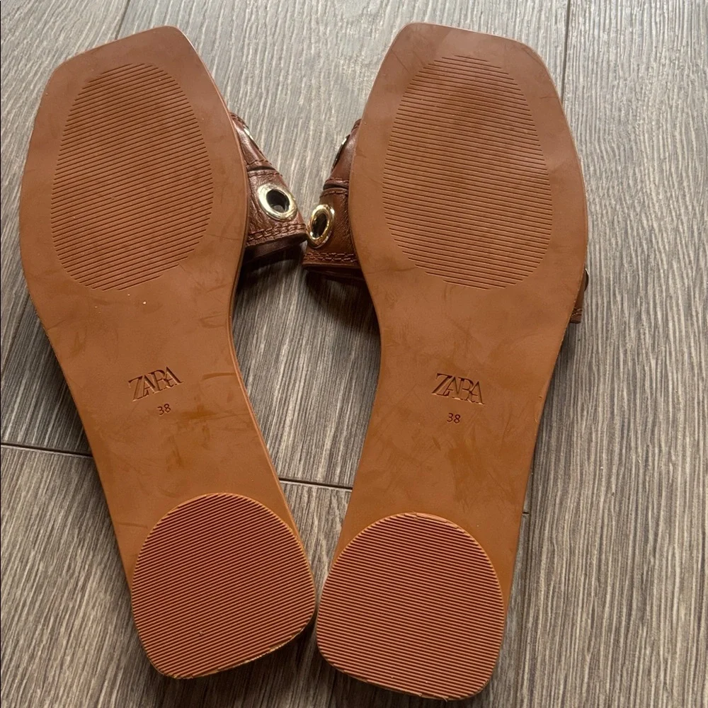 Zara Brown Sandals with Gold Eyelets - Picture 3 of 4